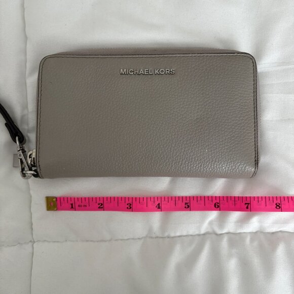 Jet Set Travel Lg. Flat Zip Pearl Grey Phone Wristlet Wallet - Picture 5 of 10